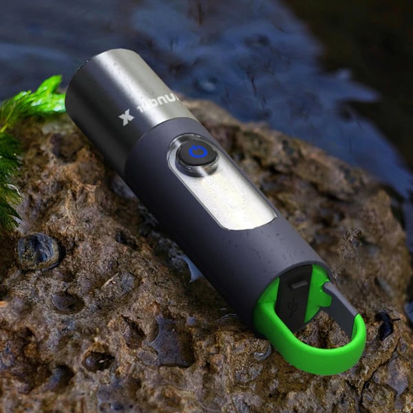 Zoomable Outdoors Flashlight