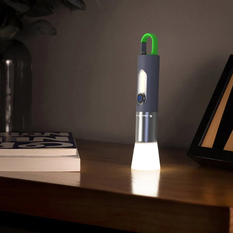 Zoomable Outdoors Flashlight