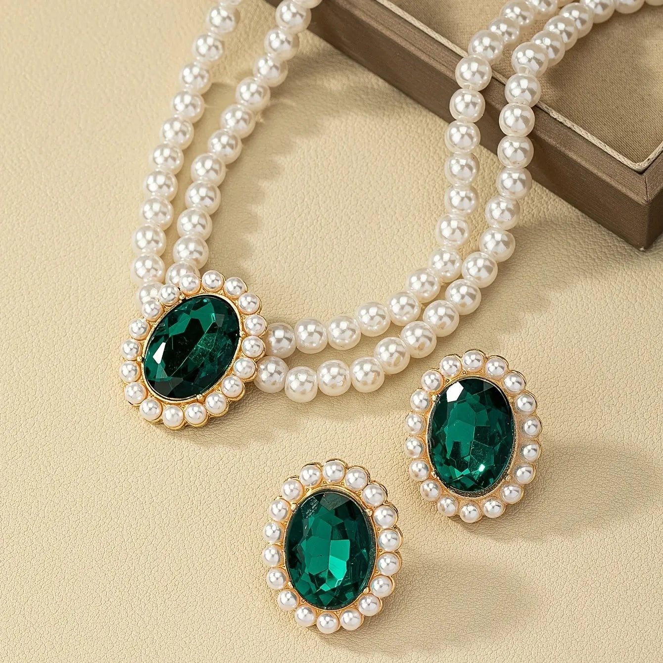 Vintage Emerald Earrings Imitation Pearl Necklace Set
